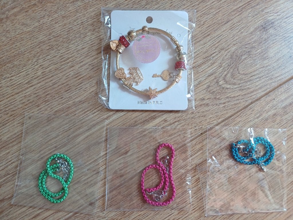 Bundel van 4 armbandjes, Sieraden, Tassen en Uiterlijk, Overige materialen, Overige kleuren, Nieuw, Ophalen of Verzenden