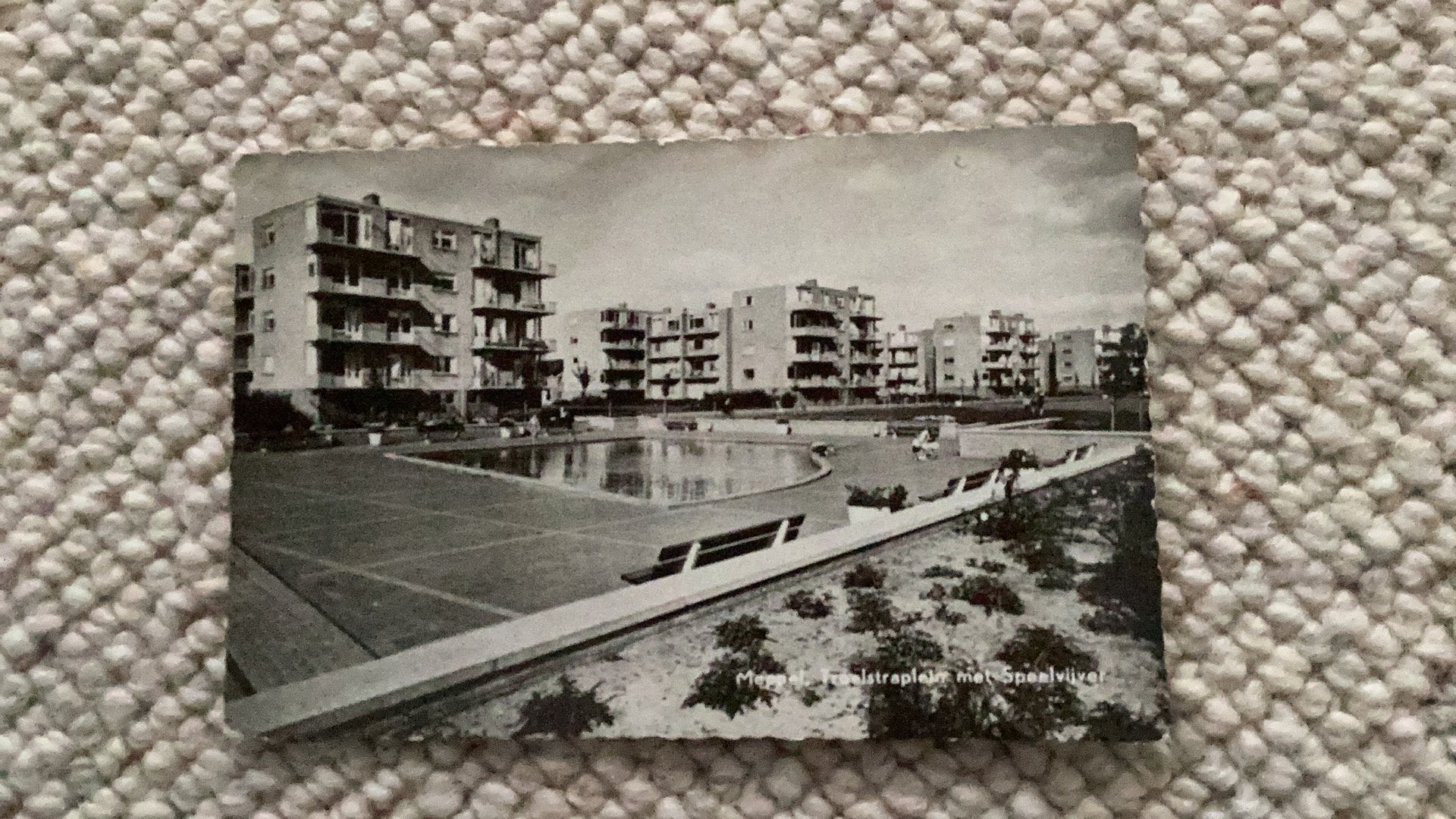 Ansichtkaart Meppel Troelstraplein met Speelvijver. 923, Ophalen of Verzenden, 1940 tot 1960, Ongelopen, Drenthe