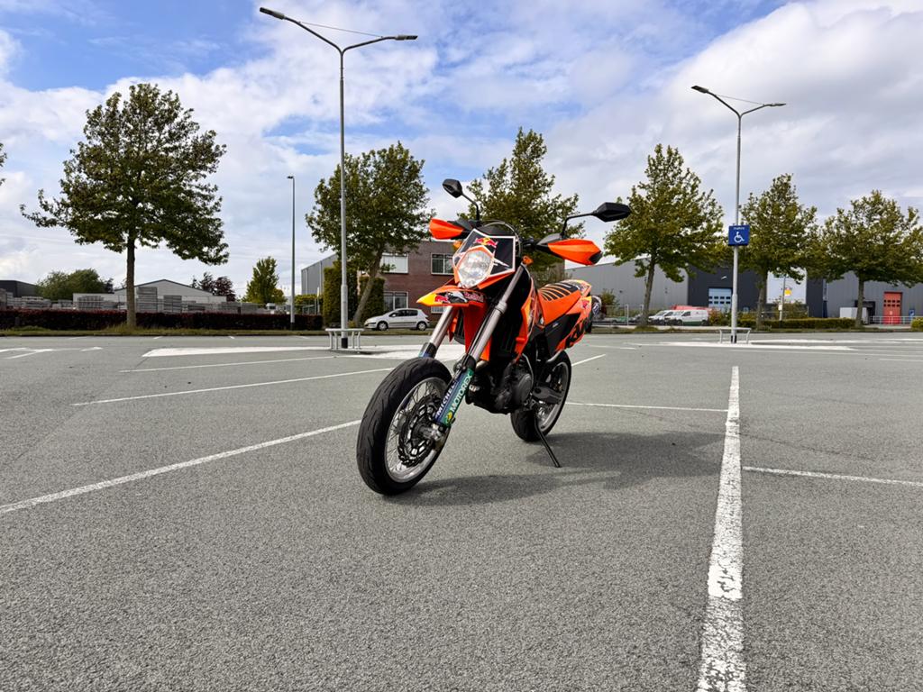 KTM 640 LC4 Supermoto (2006), KTM AG Betriebsgebiet SüdStallhofner Straße 3 A-5230 Mattighofen Oostenrijk, Sportuitlaat, KTM, Motorrijbewijs A