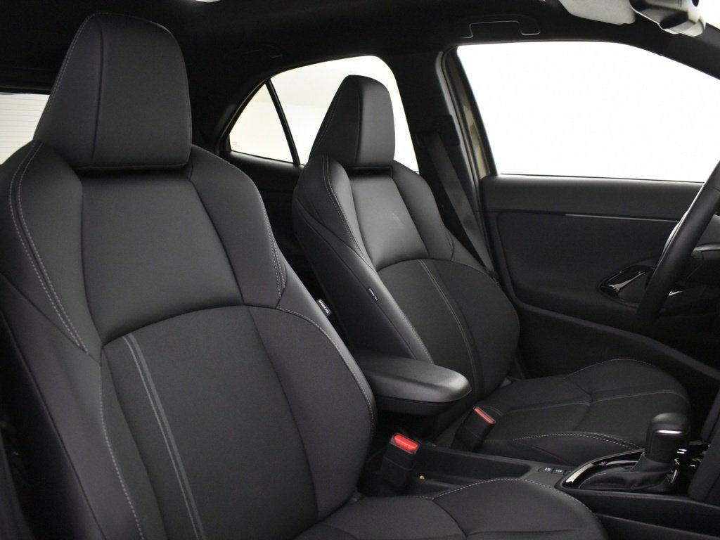 Toyota Yaris Cross 1.5 Hybrid 130 Launch Edition | Bi Tone |, Auto's, Automaat, 1195 kg, Gebruikt, Bedrijf