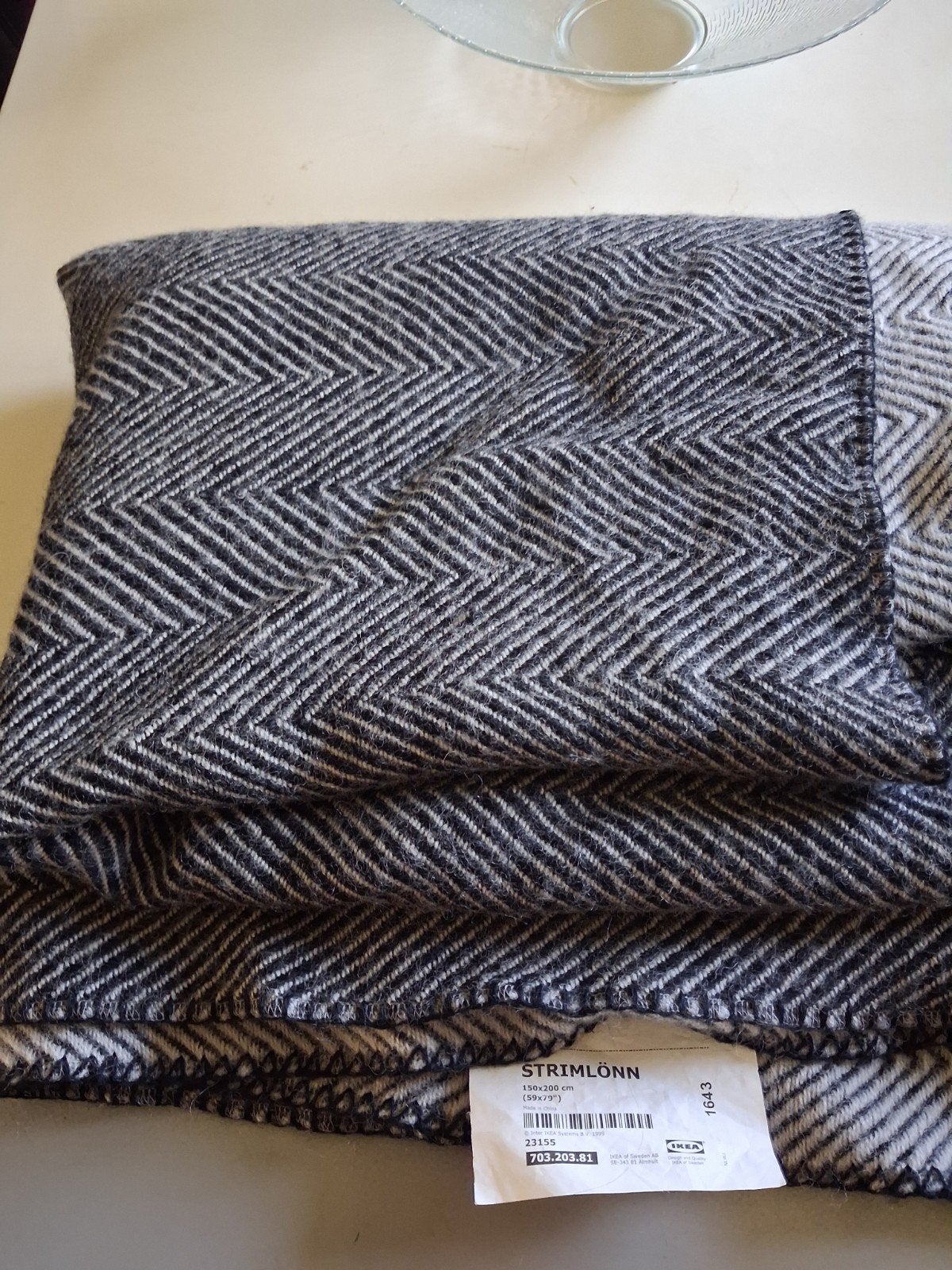 IKEA STRIMLÖNN Plaid - Zwart/Wit Visgraatpatroon, Huis en Inrichting, Woonaccessoires | Plaids en Woondekens, Ophalen, Zwart, Gebruikt