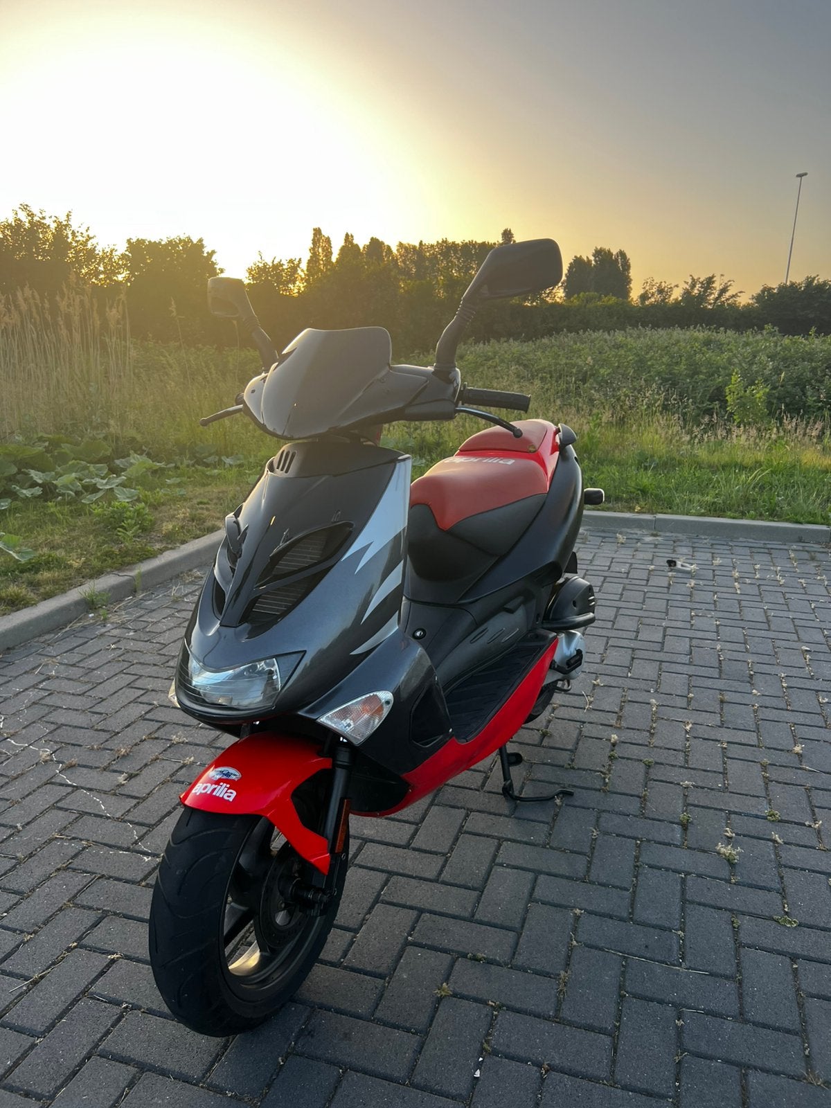 Aprilia SR 50 LC DD 2 takt, Fietsen en Brommers, Ophalen, Tweetakt, Zo goed als nieuw
