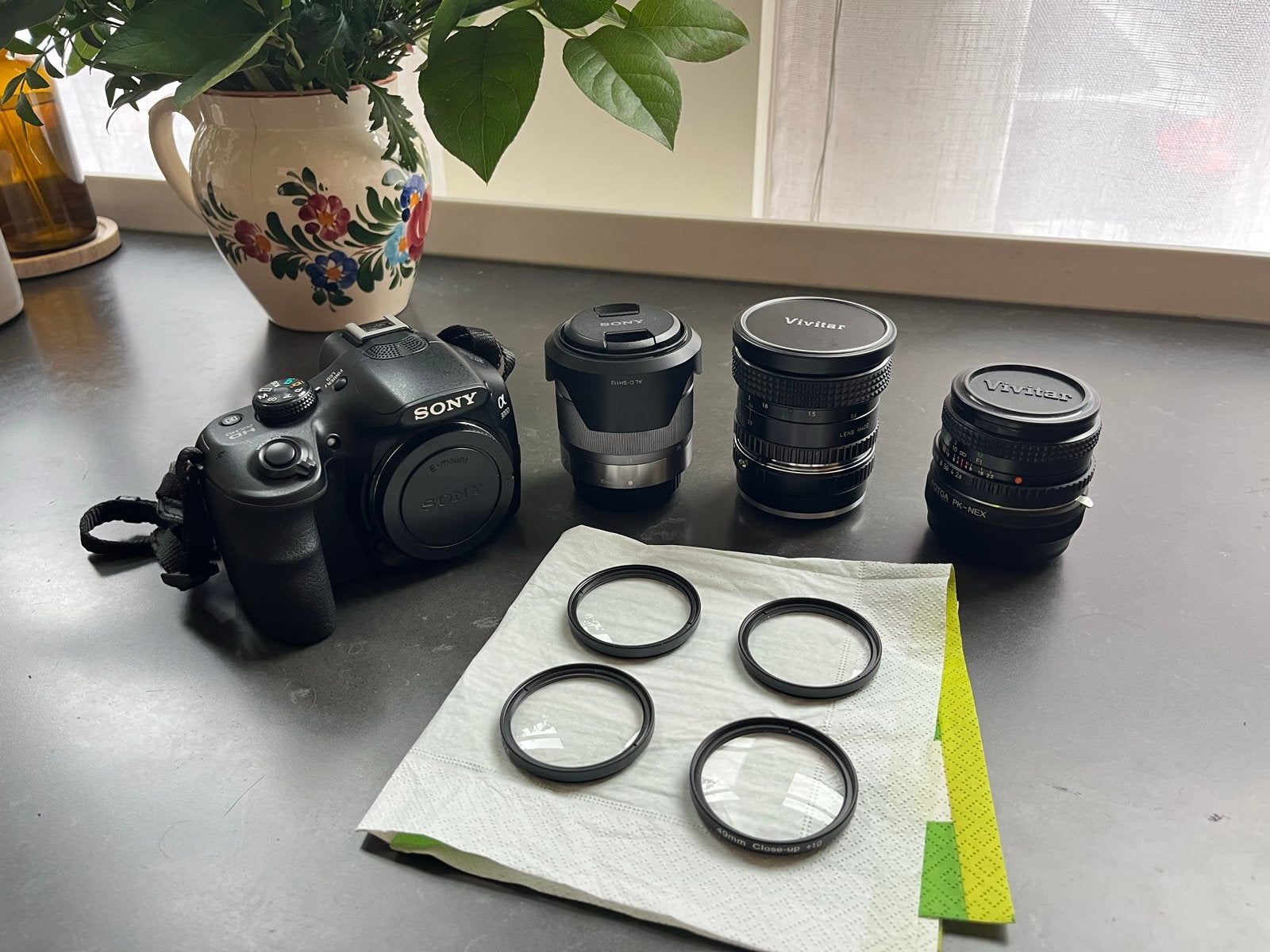 Sony Alpha 3000 camera + lenzen, accessoires en cameratas, Audio, Tv en Foto, Ingebouwde flitser, Ophalen of Verzenden, Zo goed als nieuw