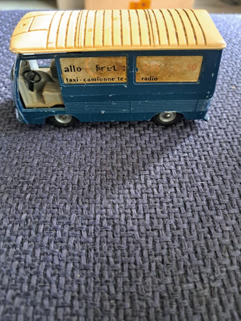 Dinky toys meccano triang france model peugeot j7, Antiek en Kunst, Antiek | Speelgoed, Ophalen of Verzenden