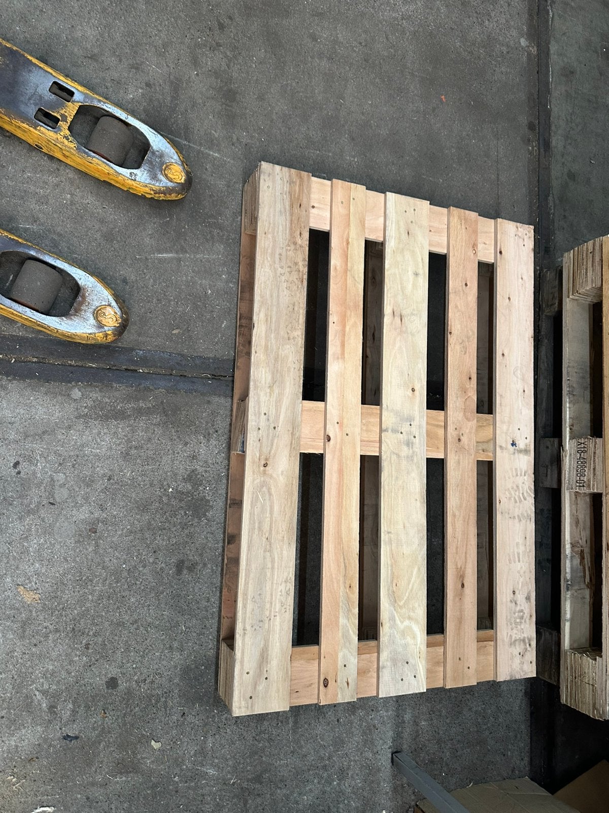 20 pallets, Ophalen, Minder dan 25 mm, Zo goed als nieuw, Pallet