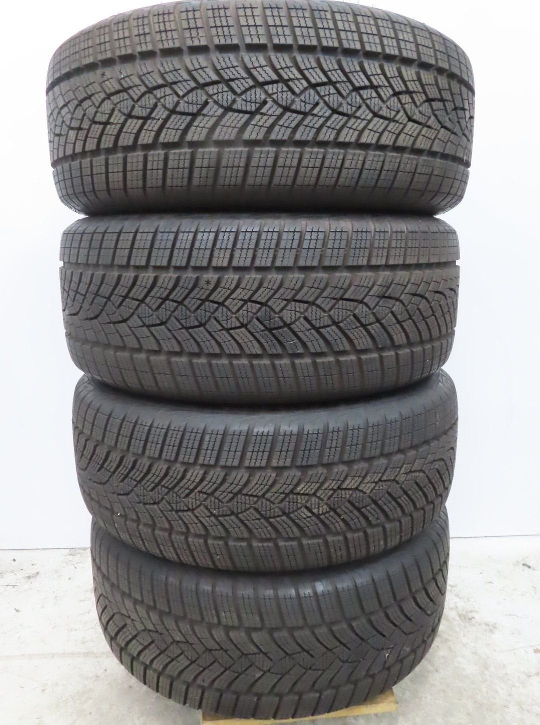 Originele Mercedes C klasse W206 17 inch velgen winterbanden, Gebruikt, -, -, Banden en Velgen