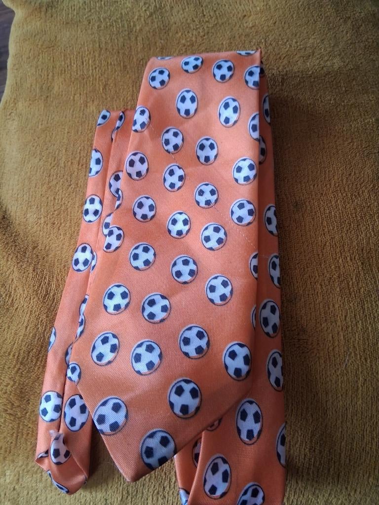 Eddie voetbal stropdas - Oranje met voetbalpatroon, Oranje, Ophalen of Verzenden, Zo goed als nieuw, Met patroon