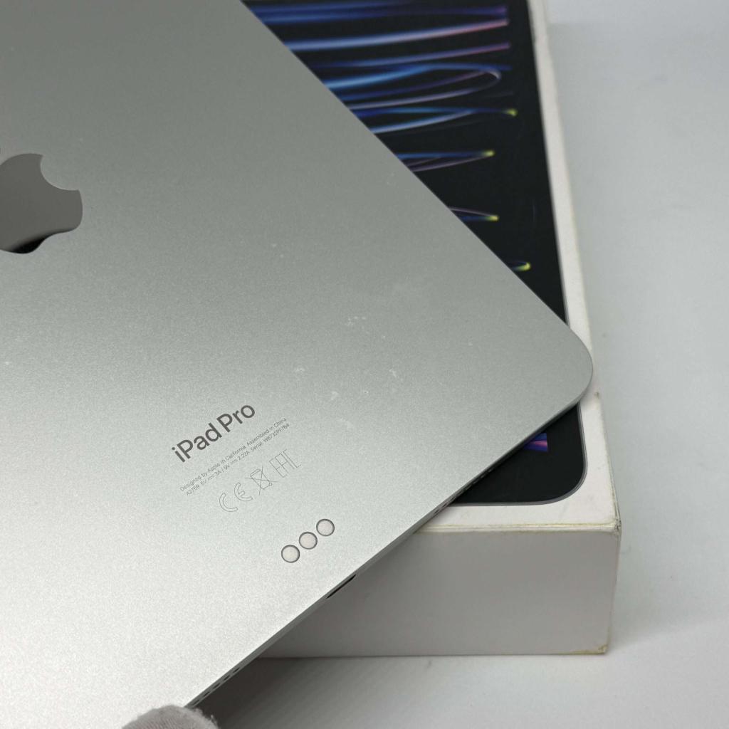 iPad Pro 4e 11 inch M2 128GB zilver /zeer net /88% batt /gar, Apple, Zo goed als nieuw, Support@apple.com, Apple Park Way, Cupertino, California