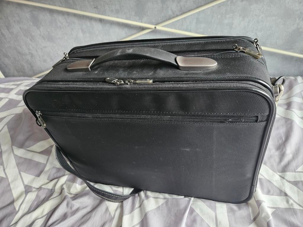 Samsonite laptoptas schoudertas reistas, Computers en Software, Laptoptassen, Zo goed als nieuw, 17 inch of meer, Ophalen of Verzenden
