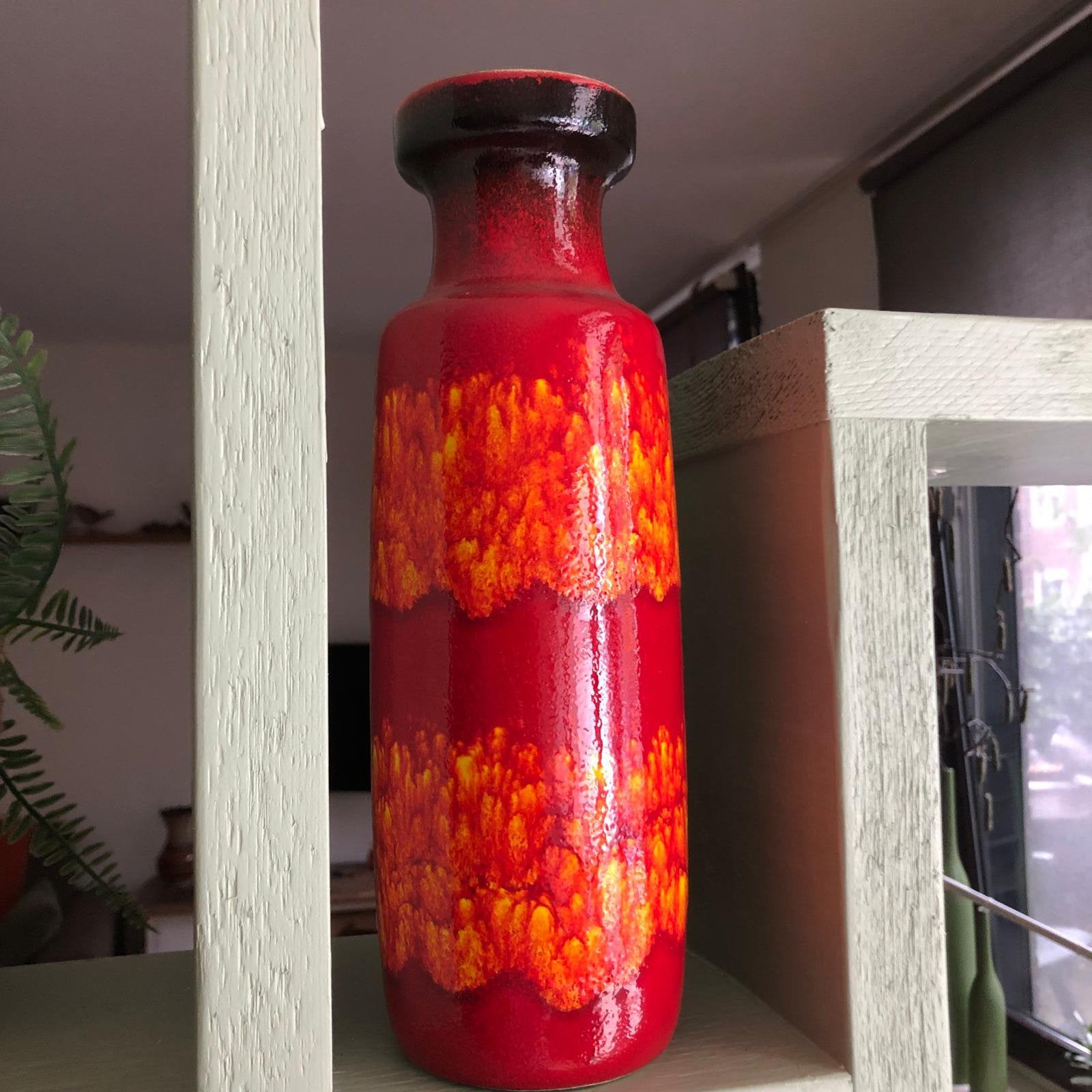 Vaas jaren 60 hoog 28 cm 15 euro, Huis en Inrichting, Woonaccessoires | Vazen, Ophalen of Verzenden, Zo goed als nieuw