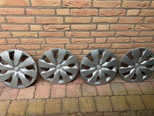 Standaard wieldoppen Toyota Yaris, Ophalen of Verzenden, Zo goed als nieuw