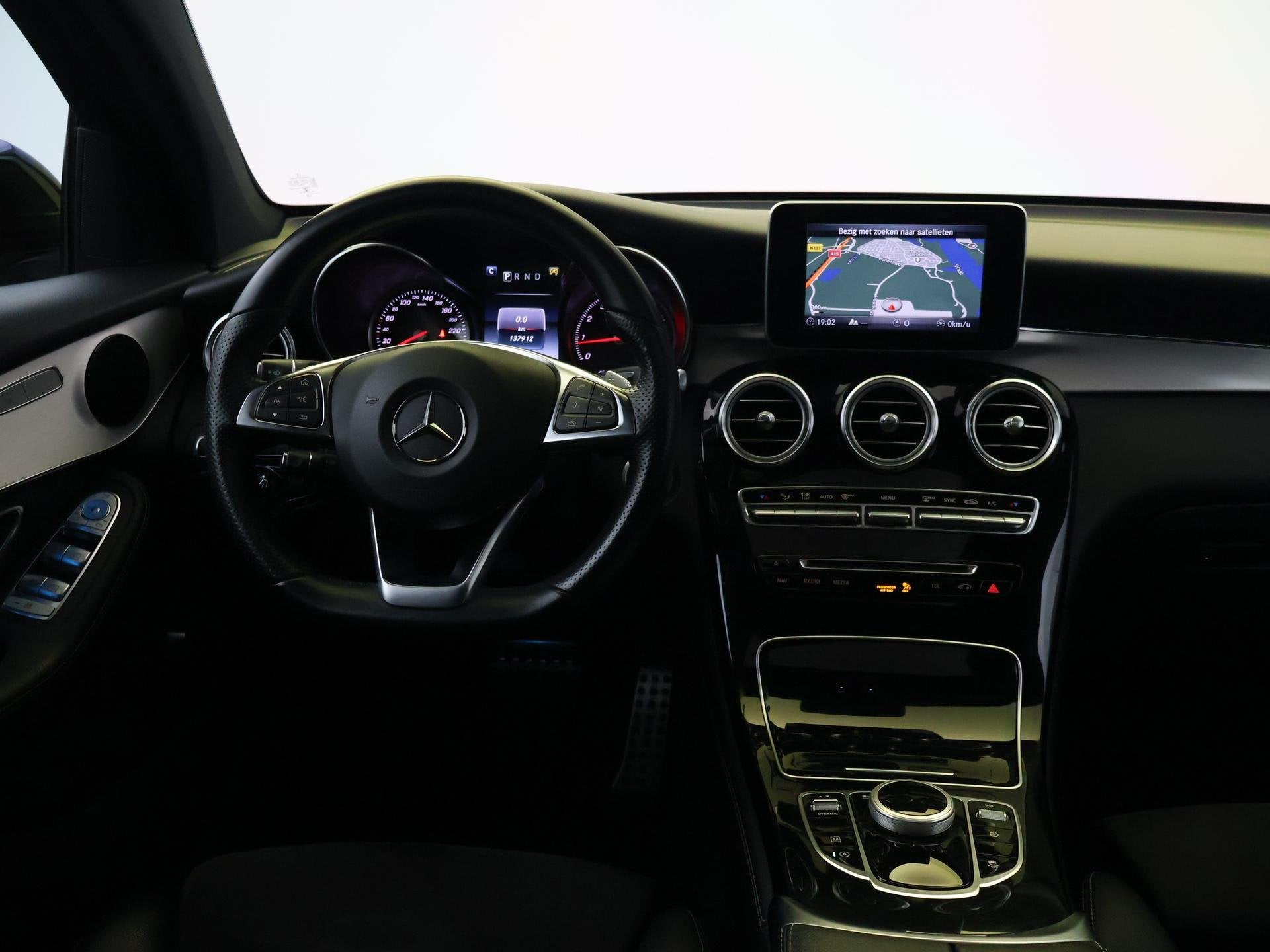 Mercedes-Benz GLC-klasse Coupé 250 4MATIC PREMIUM AMG SPORT, Automaat, Stof, Gebruikt, 4 cilinders