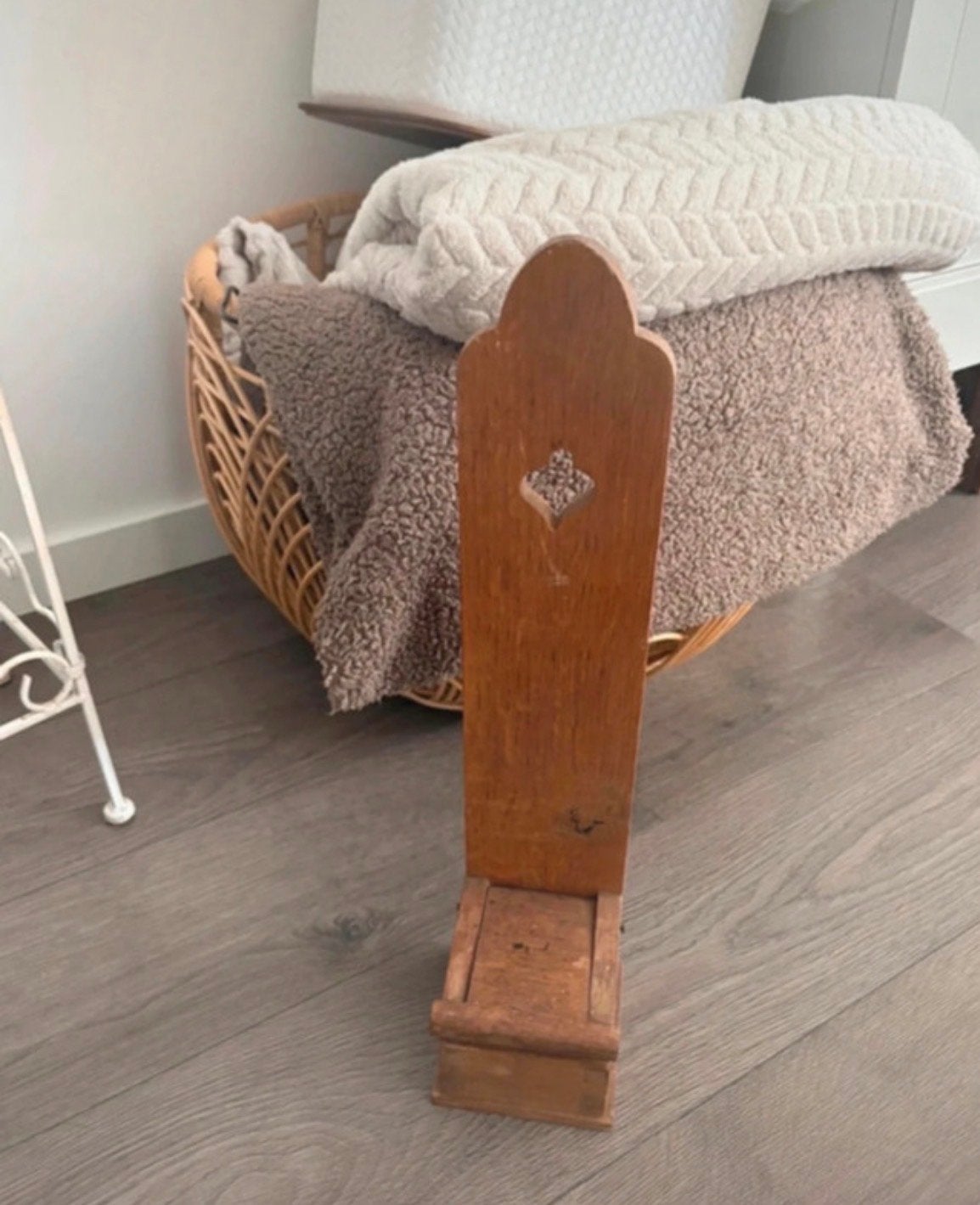 Vintage houten lucifershouder met hartjesuitsparing, Antiek en Kunst, Ophalen of Verzenden