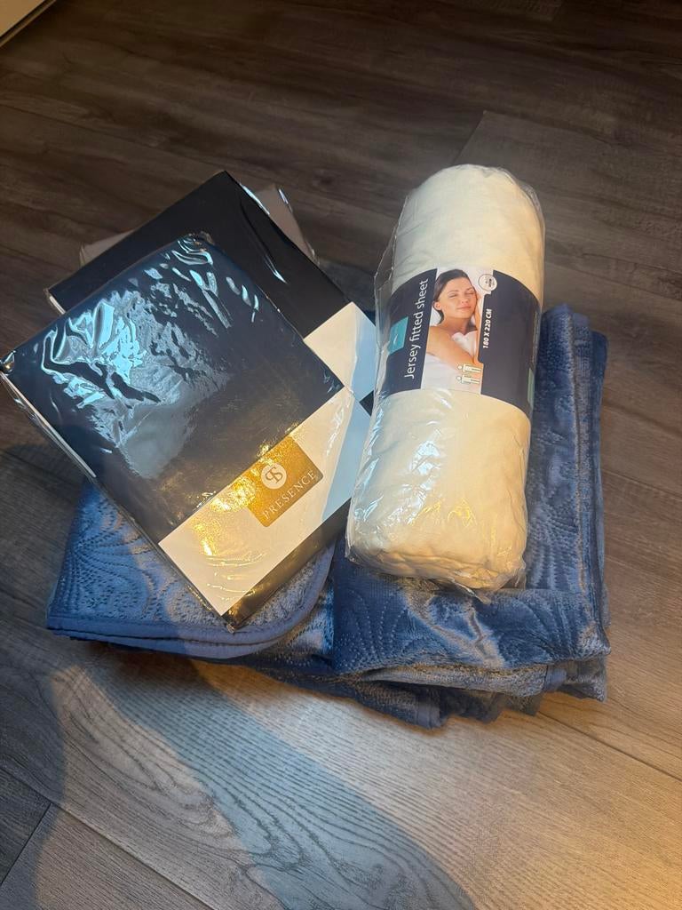 Nieuw ✅ Beddengoed Set: Hoeslaken, Dekbedovertrek & Deken, Blauw, Ophalen of Verzenden, Deken of Dekbed, Nieuw