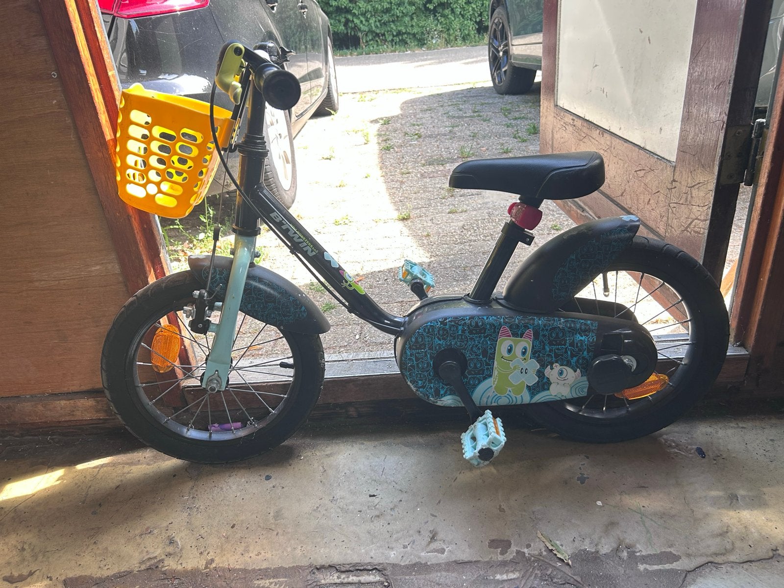 B'Twin kinderfiets 14 inch met mandje, Ophalen, Zijwieltjes, Velgrem, 16 tot 20 inch