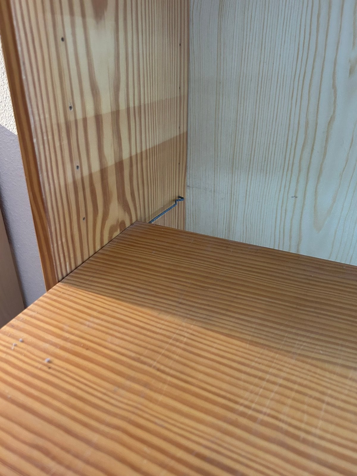 Grenen boekenkast, Ophalen, Met plank(en), Gebruikt, 50 tot 100 cm