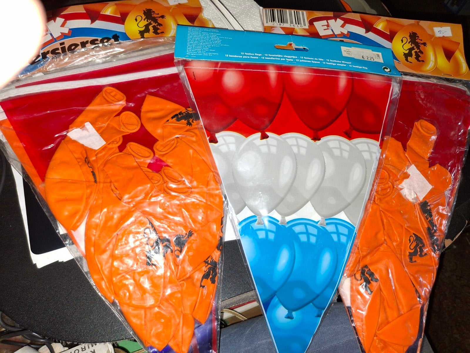 Slinger met vlaggetjes en ballonnen, Ophalen of Verzenden