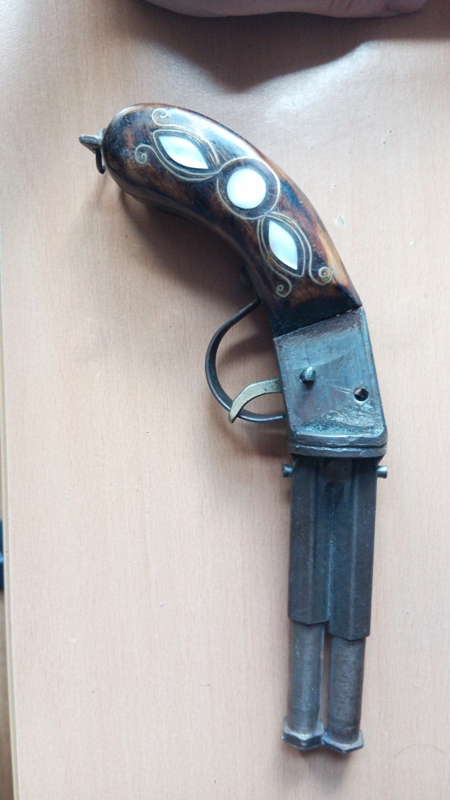 Antiek dubbelloops pistool met parelmoer inleg, Ophalen of Verzenden