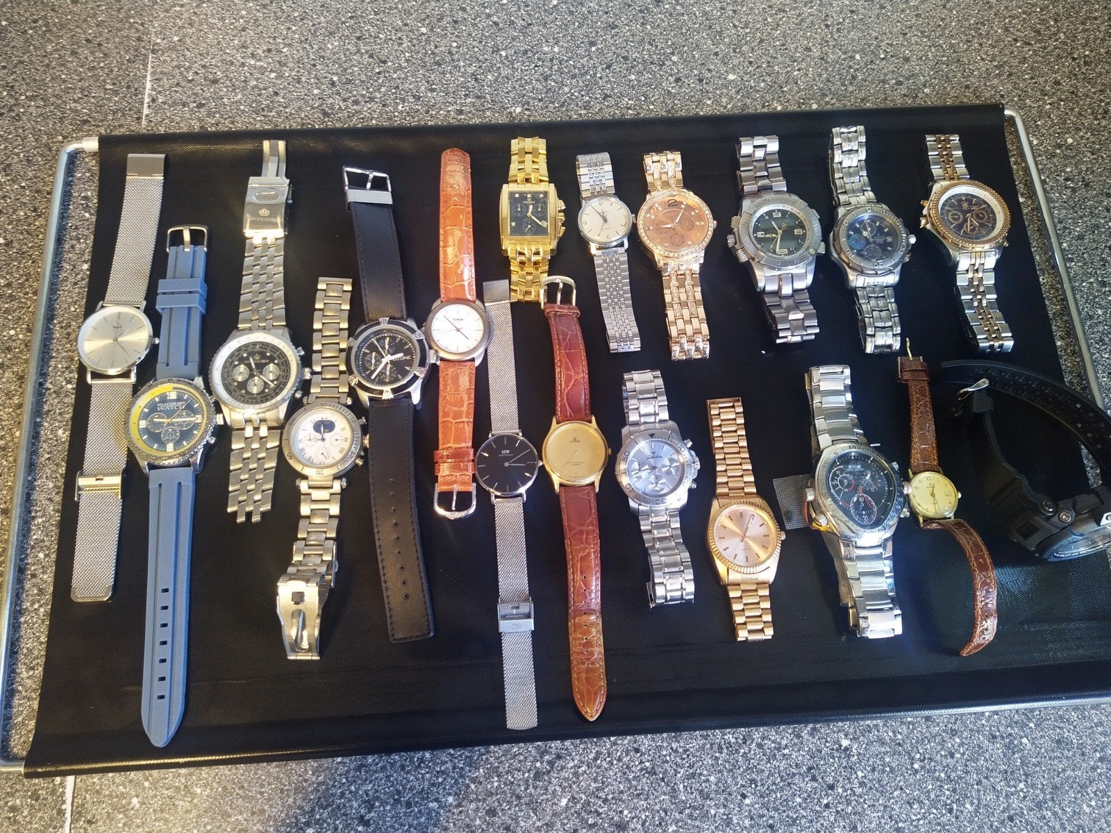 19 horloges o.a. Breitling en Cartier, Ophalen, Zo goed als nieuw, Breitling