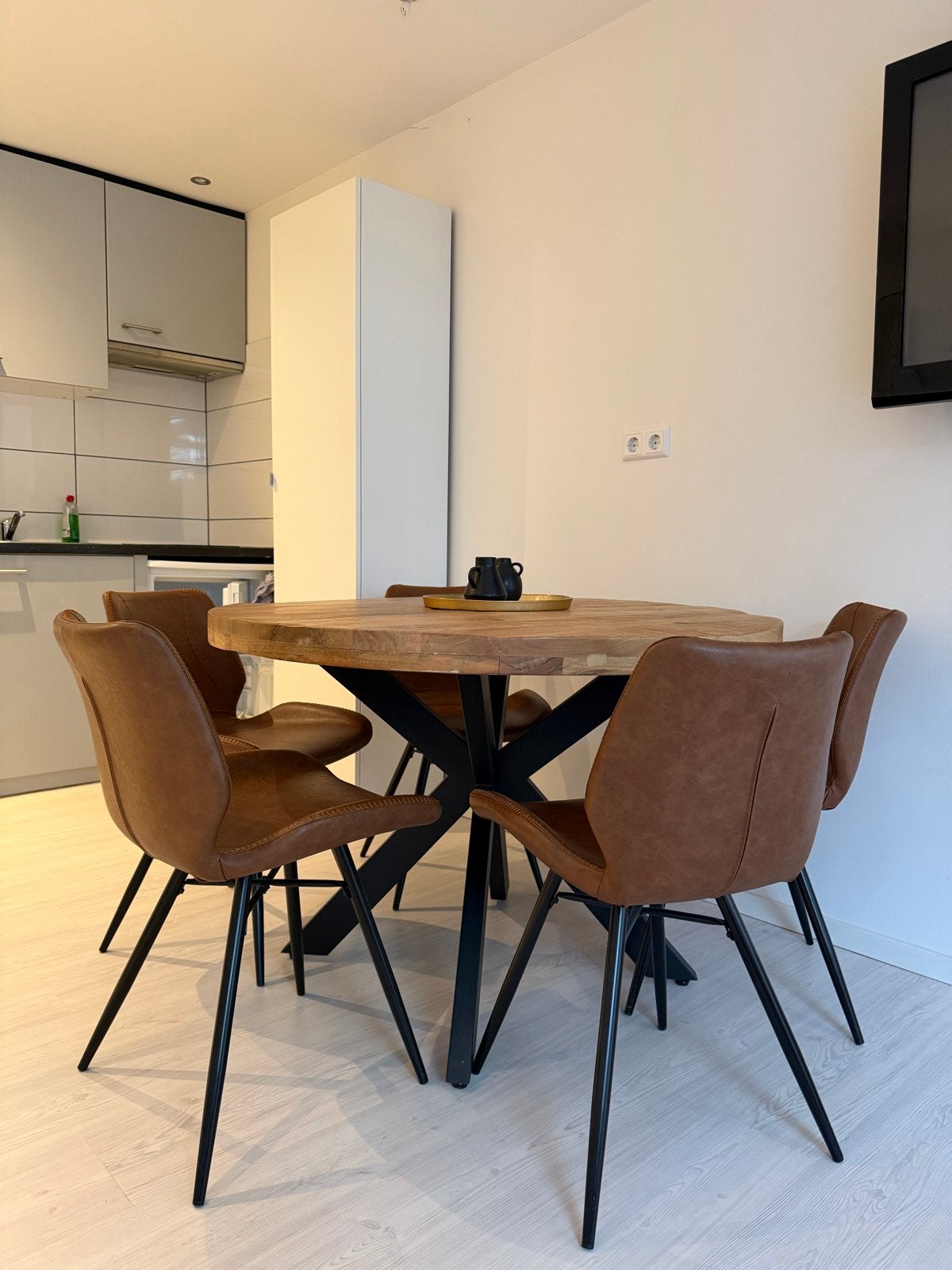 Ronde mangohouten eettafel Ø120CM + 5 cognac eetkamerstoelen, Ophalen, 100 tot 150 cm, Rond, Zo goed als nieuw