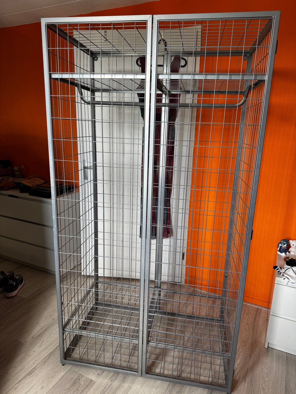 IKEA KVIKNE draadstalen kledingkast, Huis en Inrichting, Kasten | Kledingkasten, Ophalen, Met deur(en), 50 tot 100 cm, Zo goed als nieuw