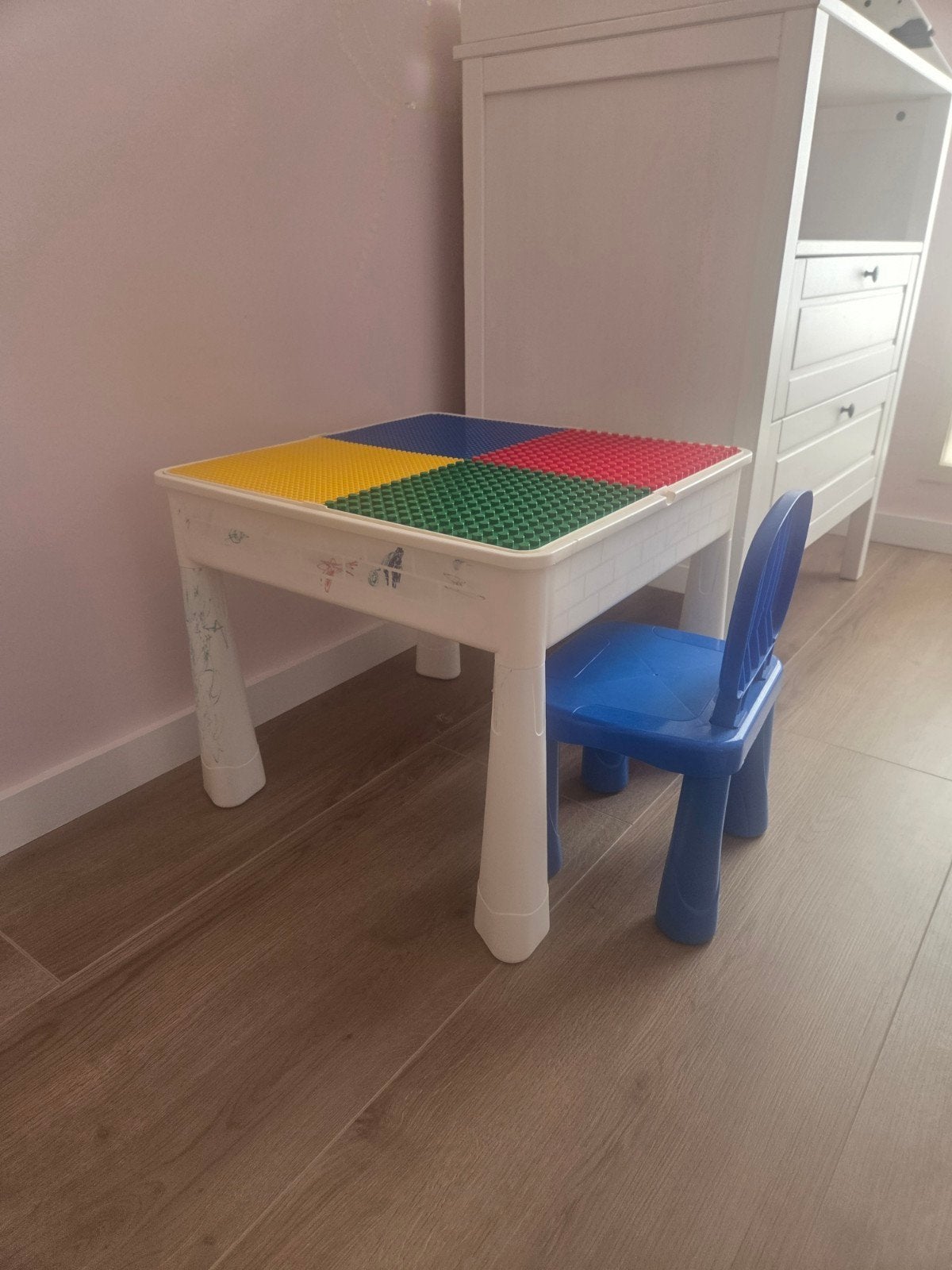 Kinderspeeltafel met bouwplaat + stoel / Children's Activity, Ophalen, Gebruikt, Stoel(en)