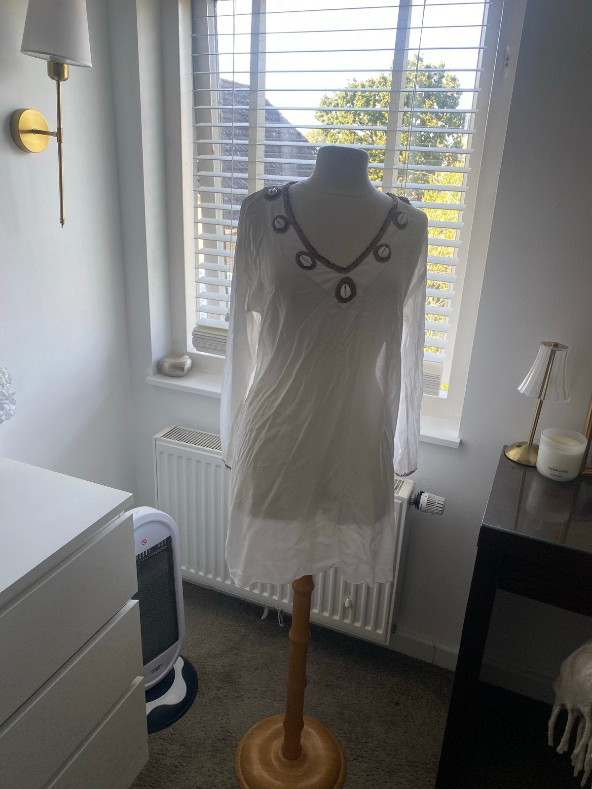 Hot Lava prachtige jurk met stenen in wit maat L, Kleding | Dames, Wit, Maat 42/44 (L), Ophalen of Verzenden, Zo goed als nieuw