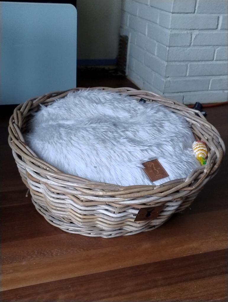 Mand voor poes, Dieren en Toebehoren, Ophalen, Zo goed als nieuw, Riet