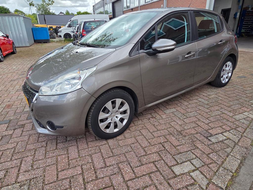 Peugeot 208 1.2 VTi 82PK 5D (102g) 2012 Grijs, Voorwielaandrijving, USB, 31 €/maand, 1199 cc