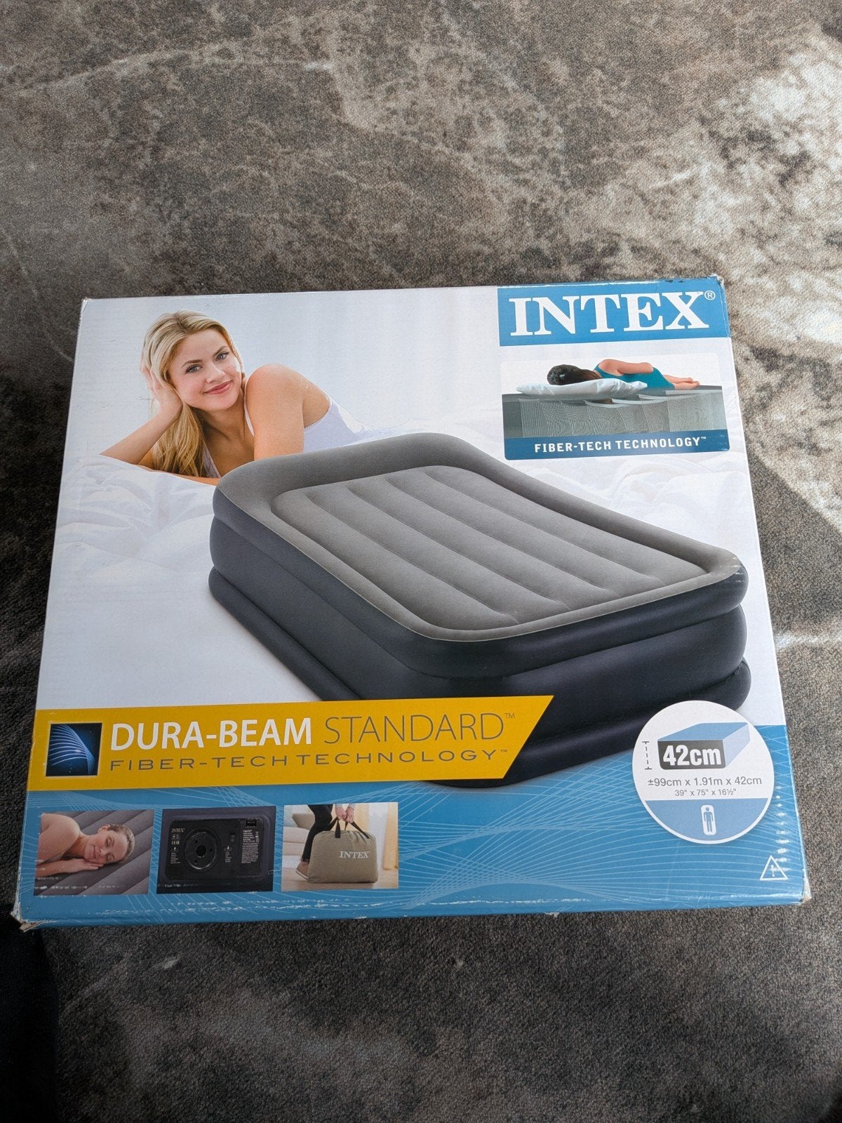 Intex 1-persoons luchtbed met ingebouwde pomp, Ophalen, Ingebouwde pomp, Zo goed als nieuw, 1-persoons
