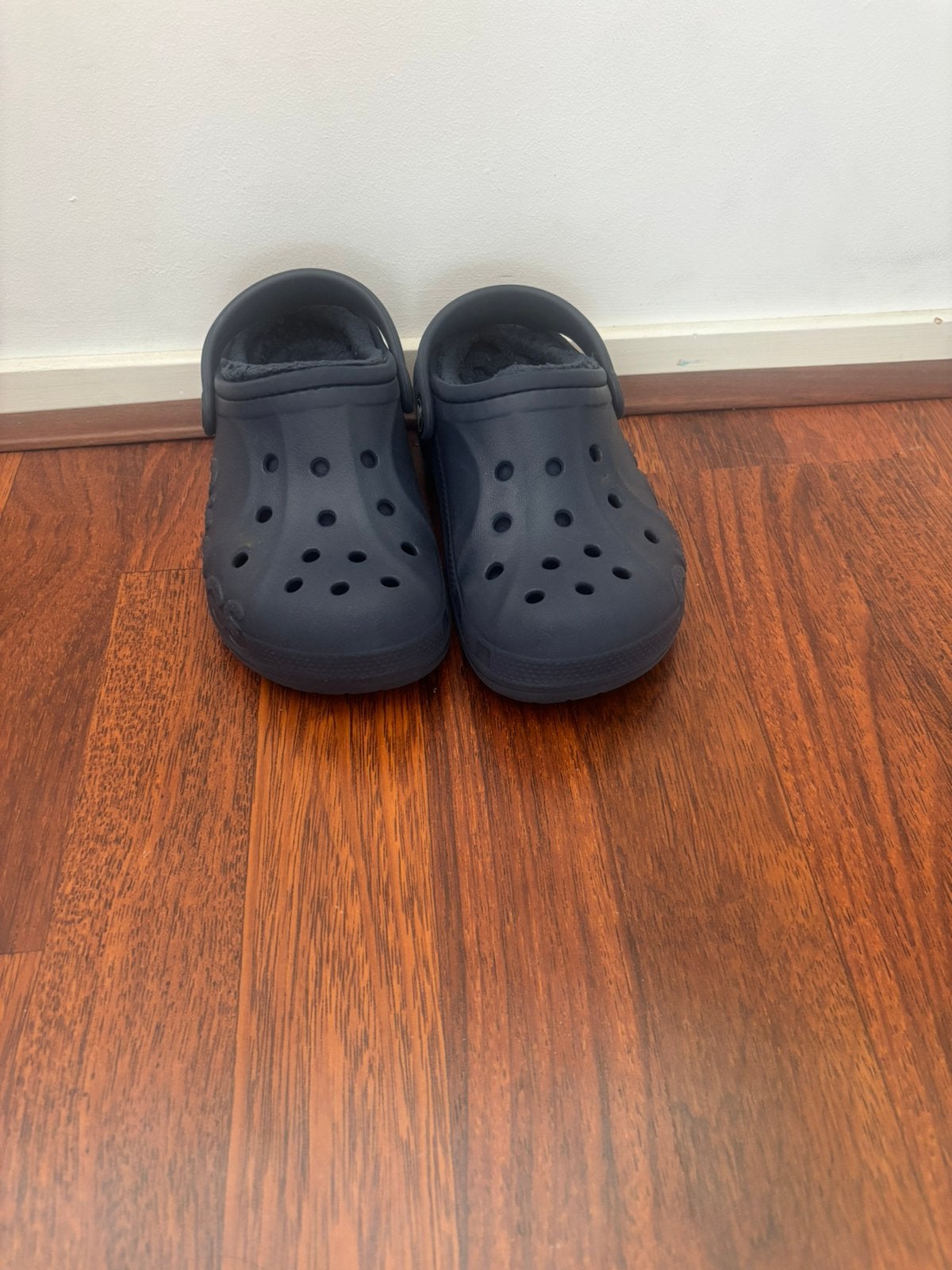 Donkerblauwe Crocs met bont - Maat C13 /30-31 (advr 130), Ophalen of Verzenden, Gebruikt, Jongen of Meisje, Schoenen