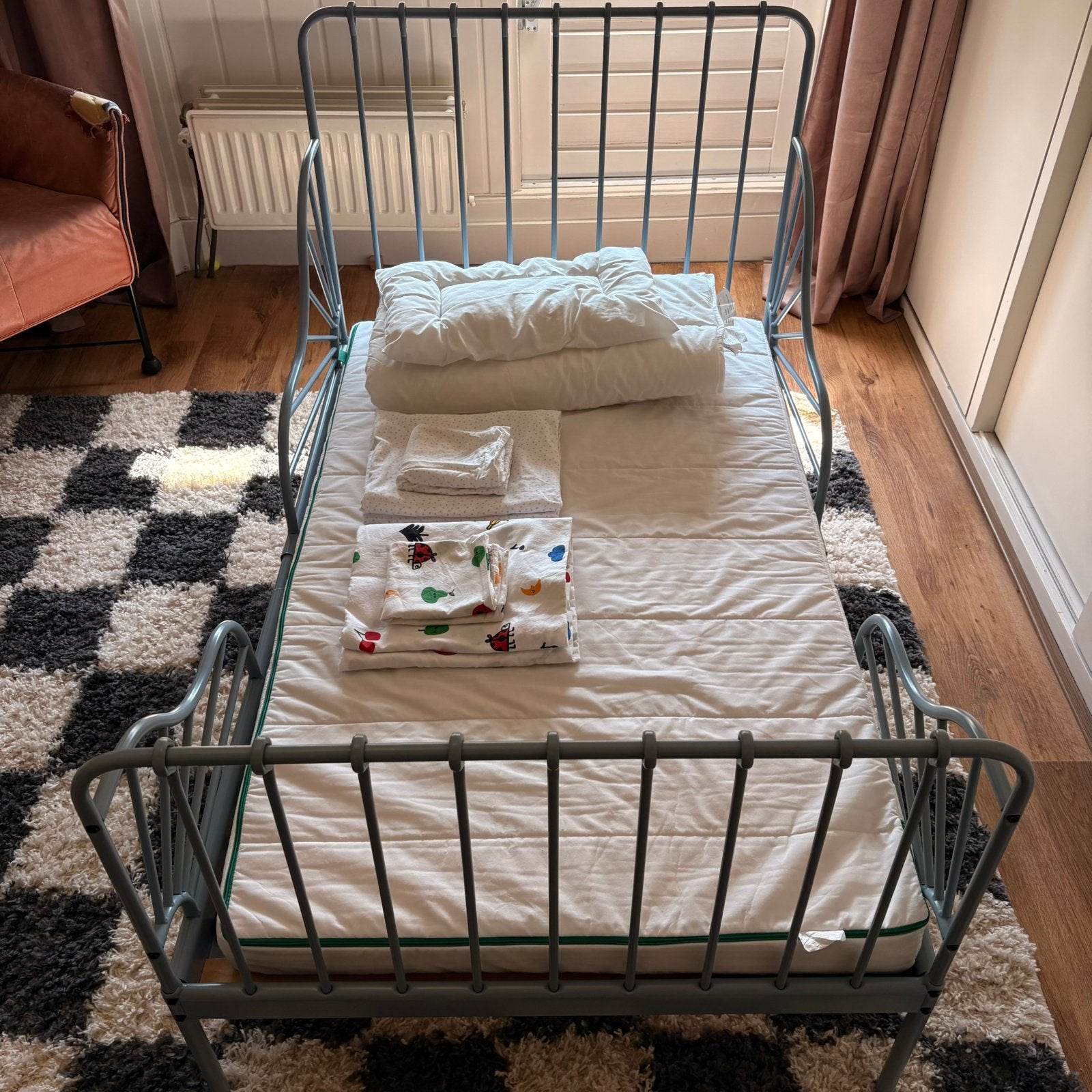 Ikea Minnen meegroeibed inclusief matras en beddengoed, Ophalen, 70 tot 85 cm, Zo goed als nieuw, Matras