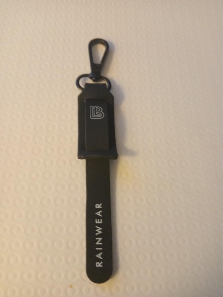 Zwarte sleutelhanger met 'RAINWEAR' opdruk, Ophalen of Verzenden
