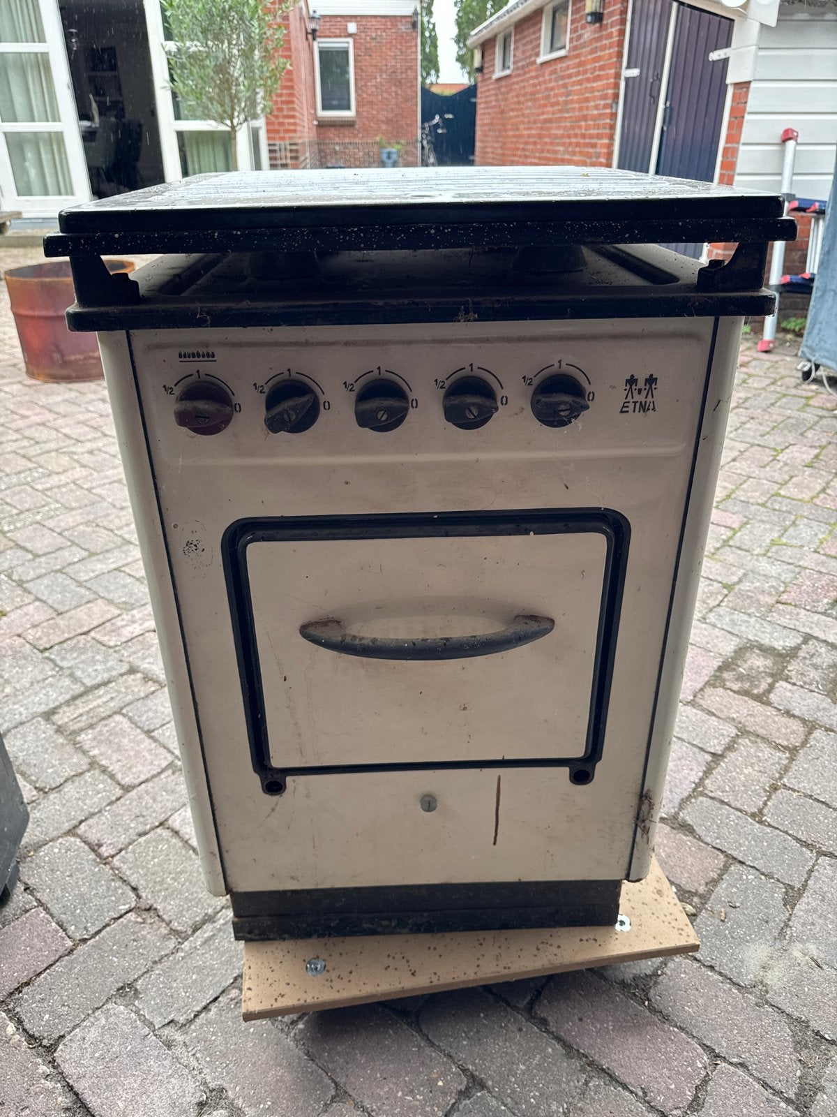 Vrijstaand gasfornuis met oven - Etna, Witgoed en Apparatuur, Fornuizen, Gebruikt, Gas, 85 tot 90 cm, 4 kookzones