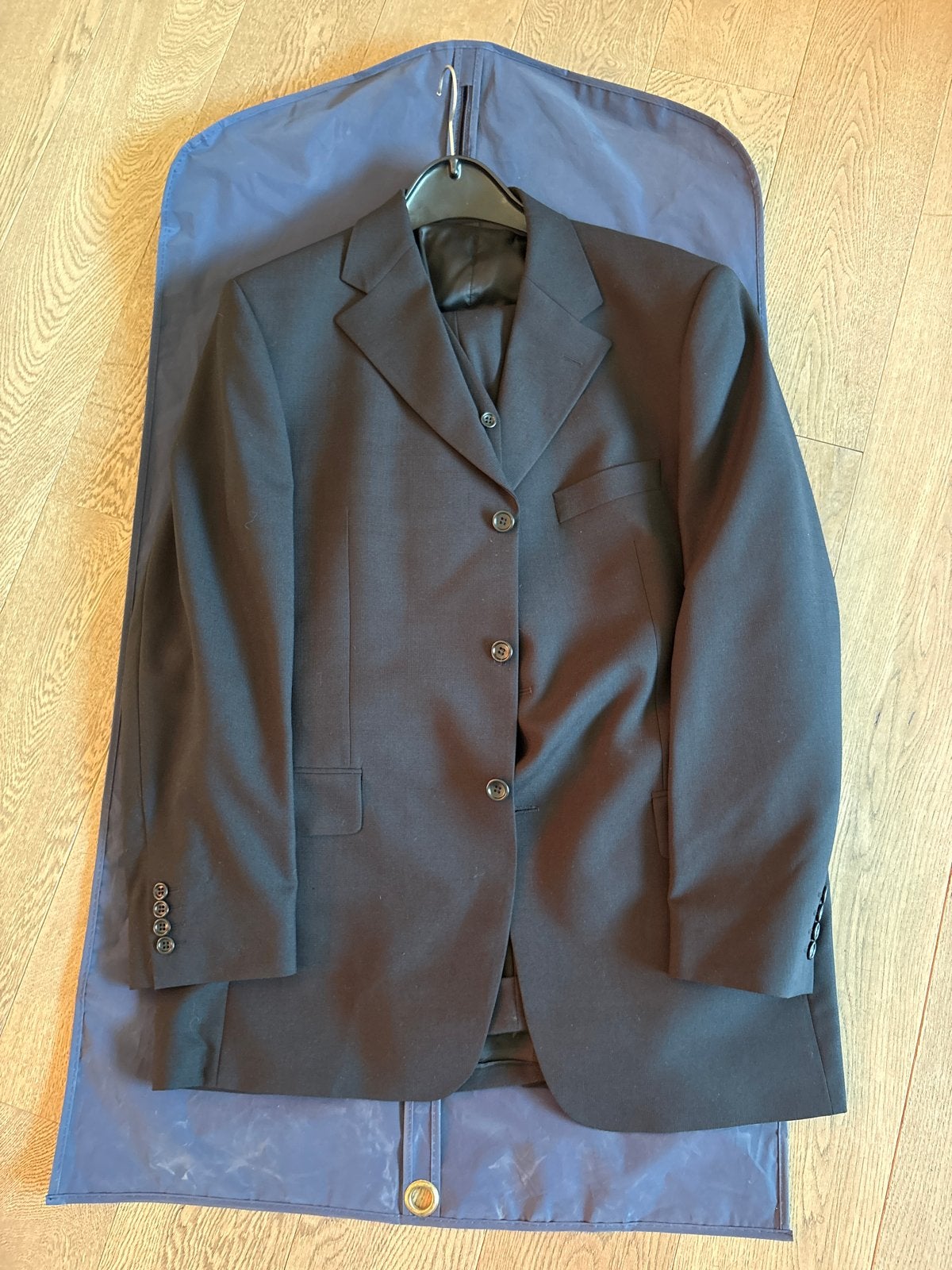 Stijlvol Zwart Herenpak - Maat L (colbert/gilette/pantalon), Ophalen, Zo goed als nieuw, Maat 52/54 (L), Zwart