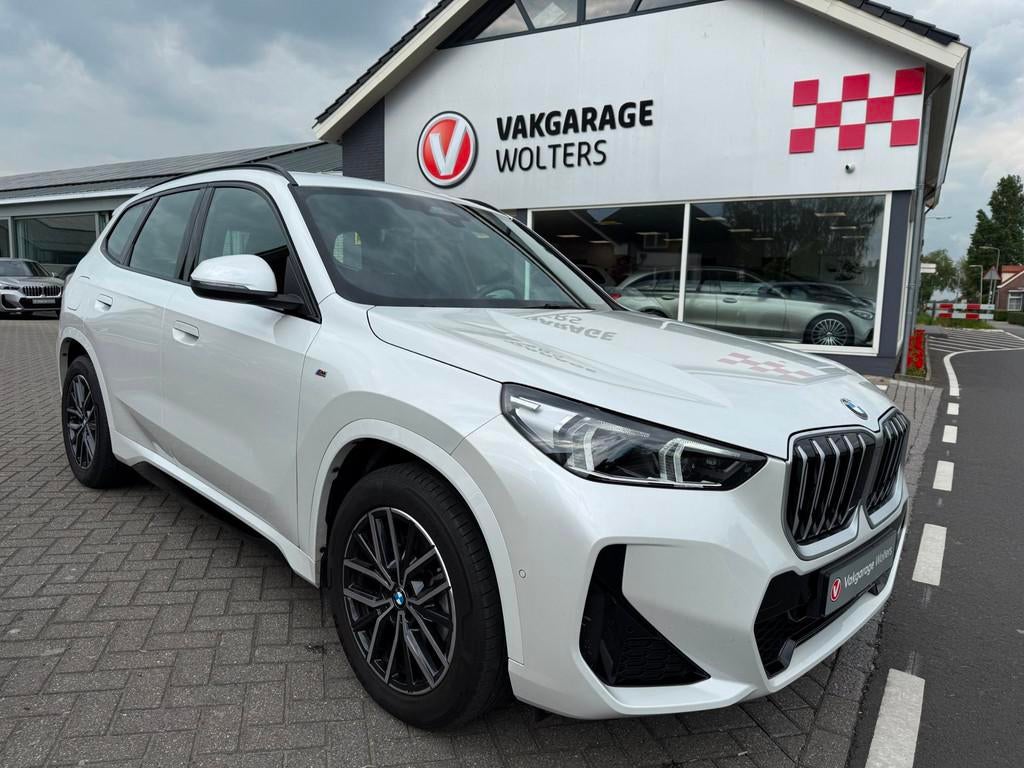 BMW X1 SDrive18i M Sportpakket Aut., 12 maanden, 136 pk, Gebruikt, Zwart