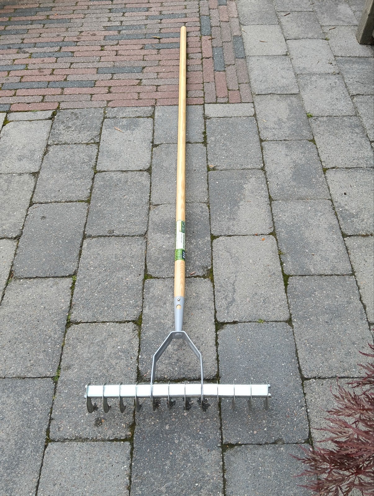 Gazon verticuteerder met 160 cm steel en 12 messen, Ophalen, Zo goed als nieuw, Garden Feelings