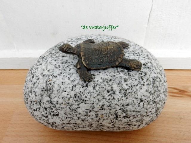 259* Bronzen schildpad op kei(Boven €75 geen verzendkosten), Ophalen of Verzenden, Nieuw, Overige materialen, Dierenbeeld