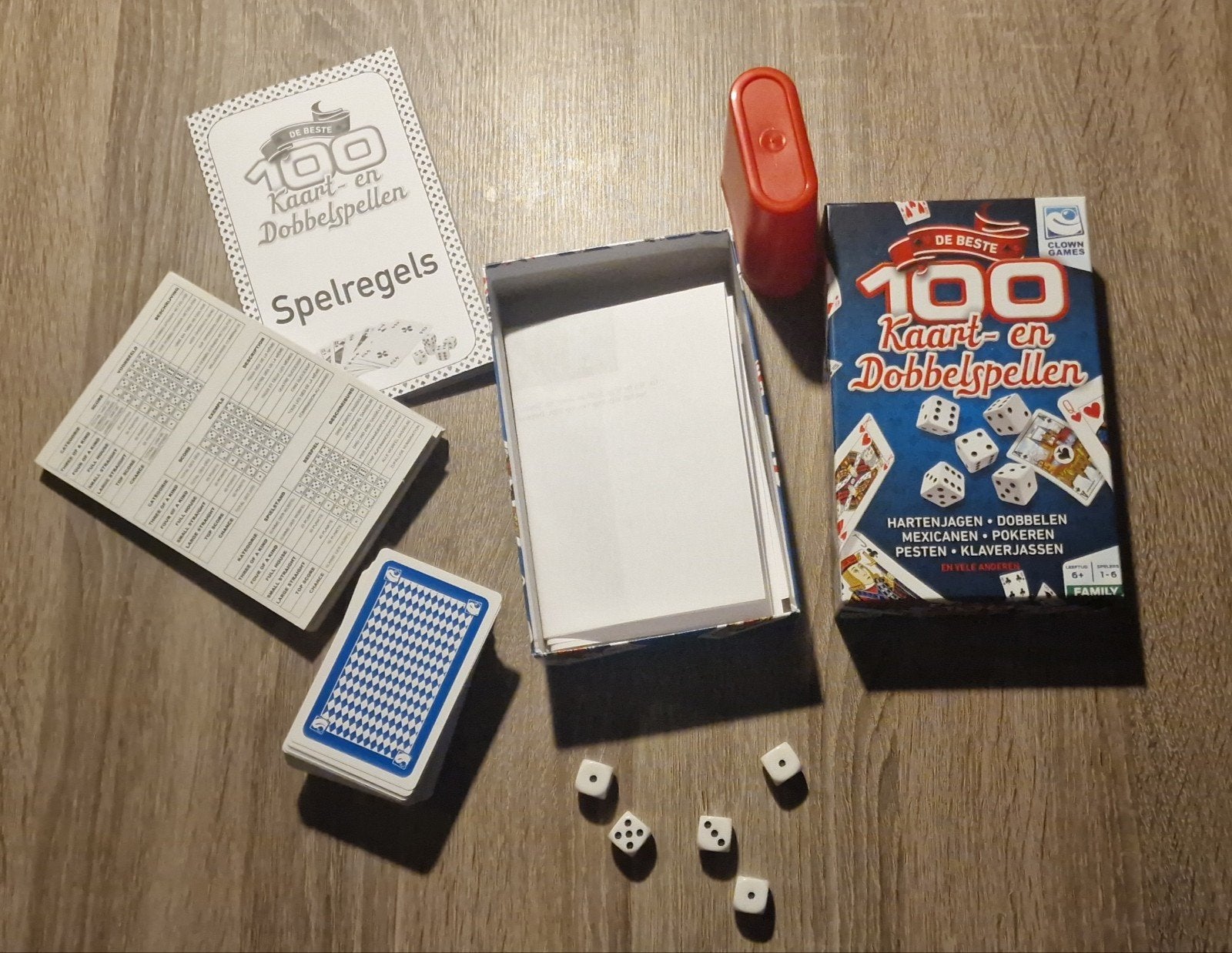 De Beste 100 Kaart- en Dobbelspellen met scoreboekje, Een of twee spelers, Ophalen of Verzenden, Zo goed als nieuw, Clown Games