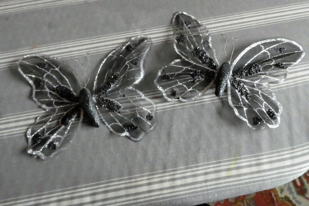2 decoratieve vlinders, Zwart, Overige stijlen, Ophalen of Verzenden, Zo goed als nieuw