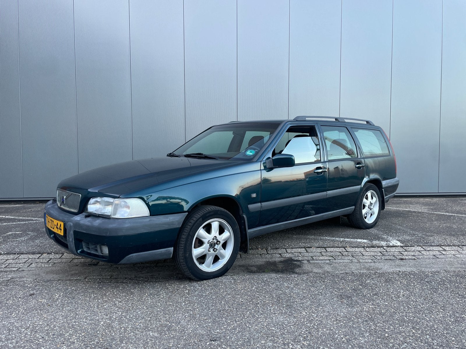 Volvo V70 2.5 XC 4WD AUT 1998 Groen, Auto's, Automaat, Stationwagon, 2435 cc, Vierwielaandrijving