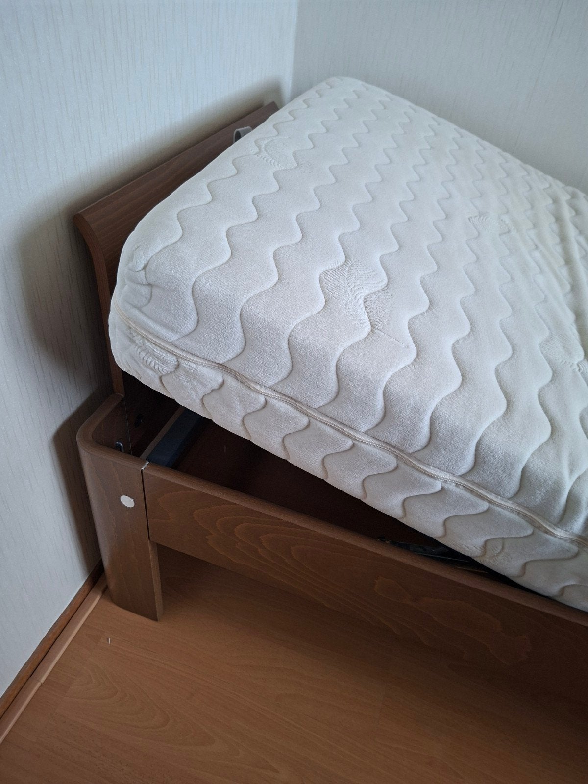 Auping Auronde eenpersoonsbed met matras en beschermer, Huis en Inrichting, Gebruikt, 90 cm, Eenpersoons, Bruin