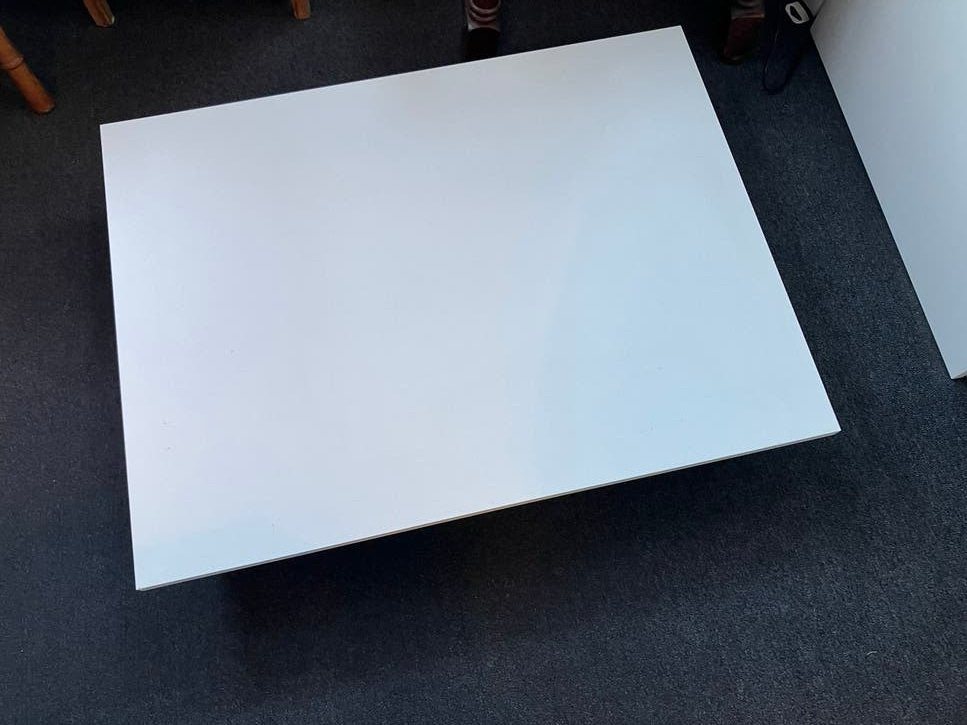 Witte tafel met verstelbare pootjes 80x60x12 cm, Huis en Inrichting, Ophalen, Overige materialen, 50 tot 100 cm, 50 tot 100 cm