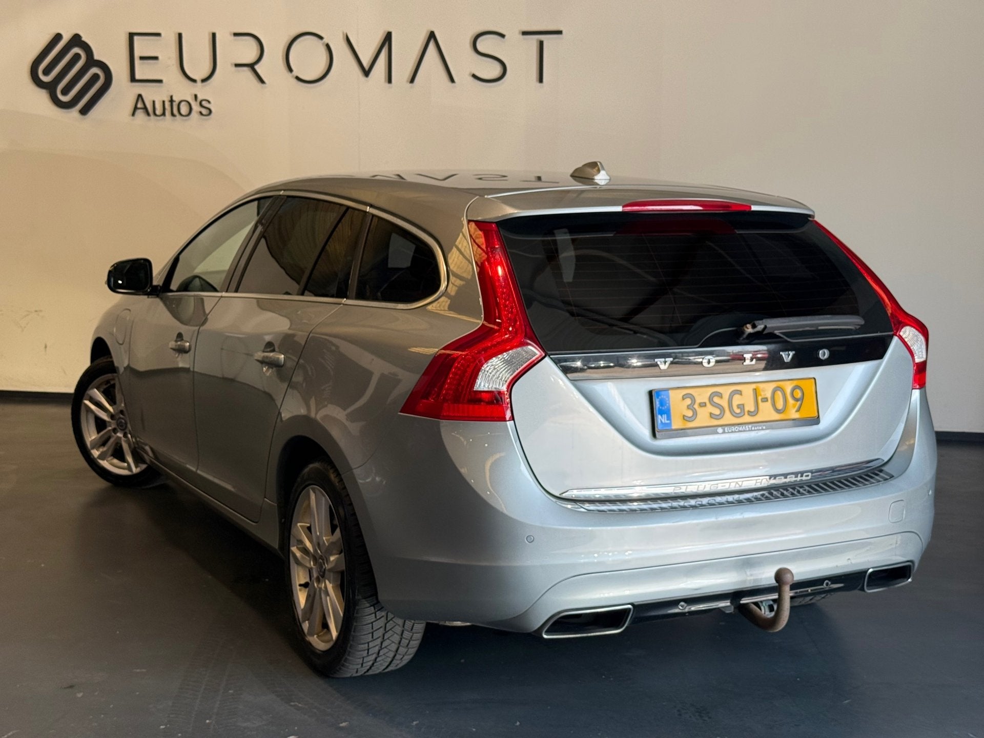 Volvo V60 2.4 D6 AWD Plug-In Hybrid Summum Automaat Navi Cru, Auto's, Automaat, Zwart, Vierwielaandrijving, 11 kWh