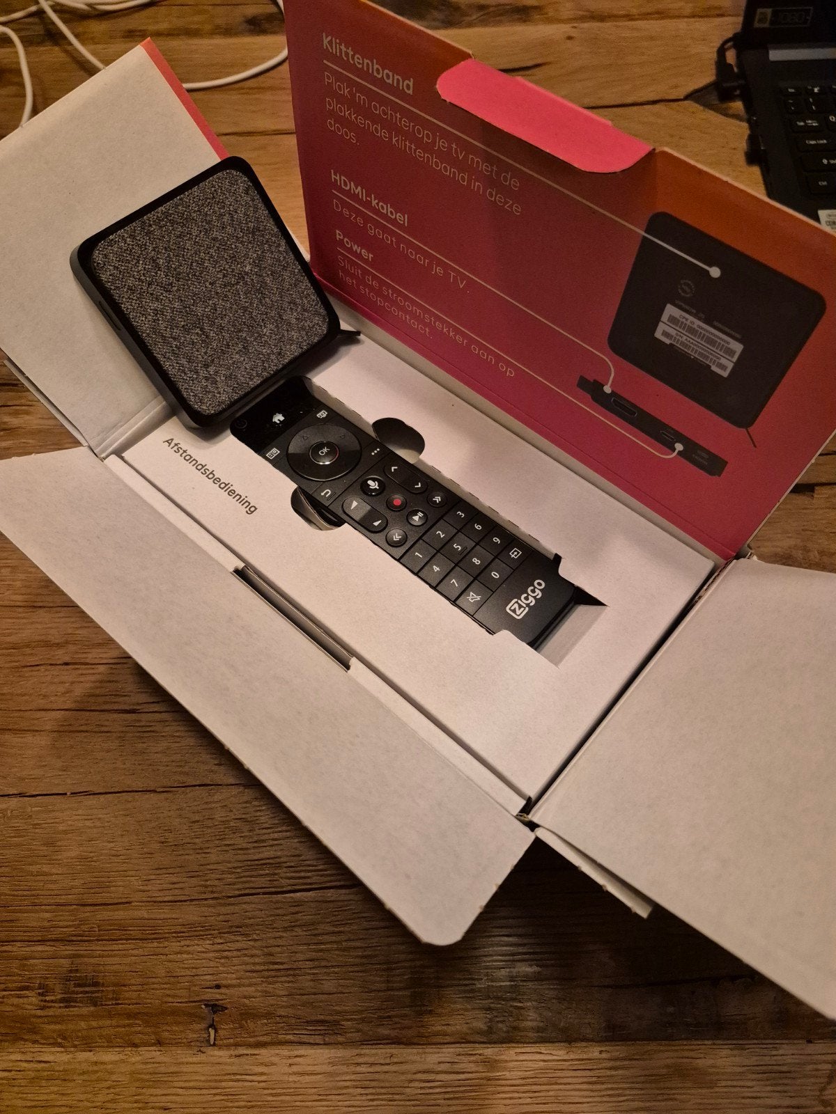 Nieuwe Ziggo Next Mini Mediabox met afstandsbediening, Audio, Tv en Foto, Decoders en Harddiskrecorders, Ophalen of Verzenden