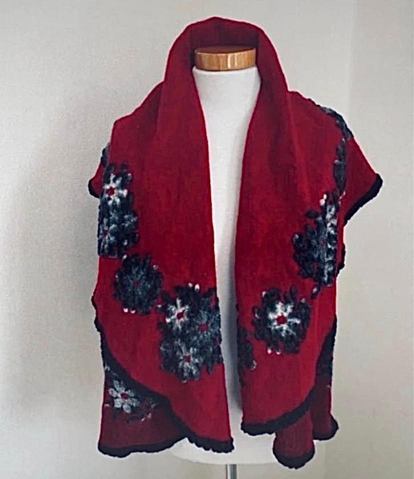Vintage wollen cape met bloemmotief, Ophalen of Verzenden, Zo goed als nieuw, Rood