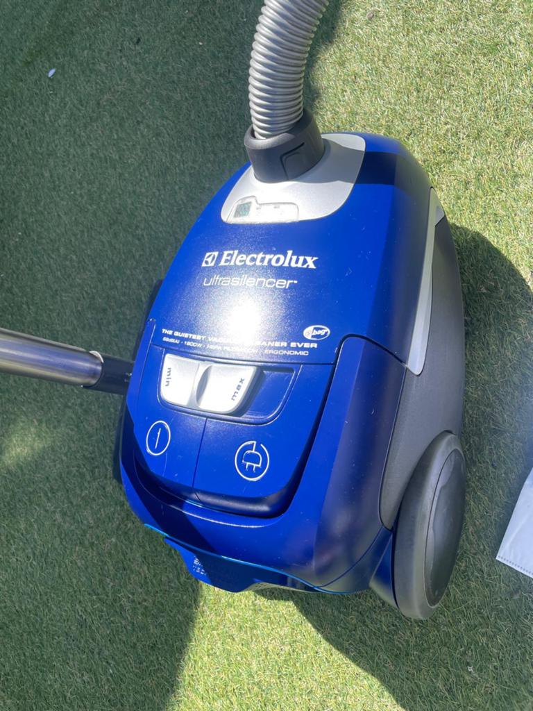 Sterk Electrolux ultrasilence 1800W +5 nieuw stofzakken, Witgoed en Apparatuur, Stofzuigers, Ophalen of Verzenden