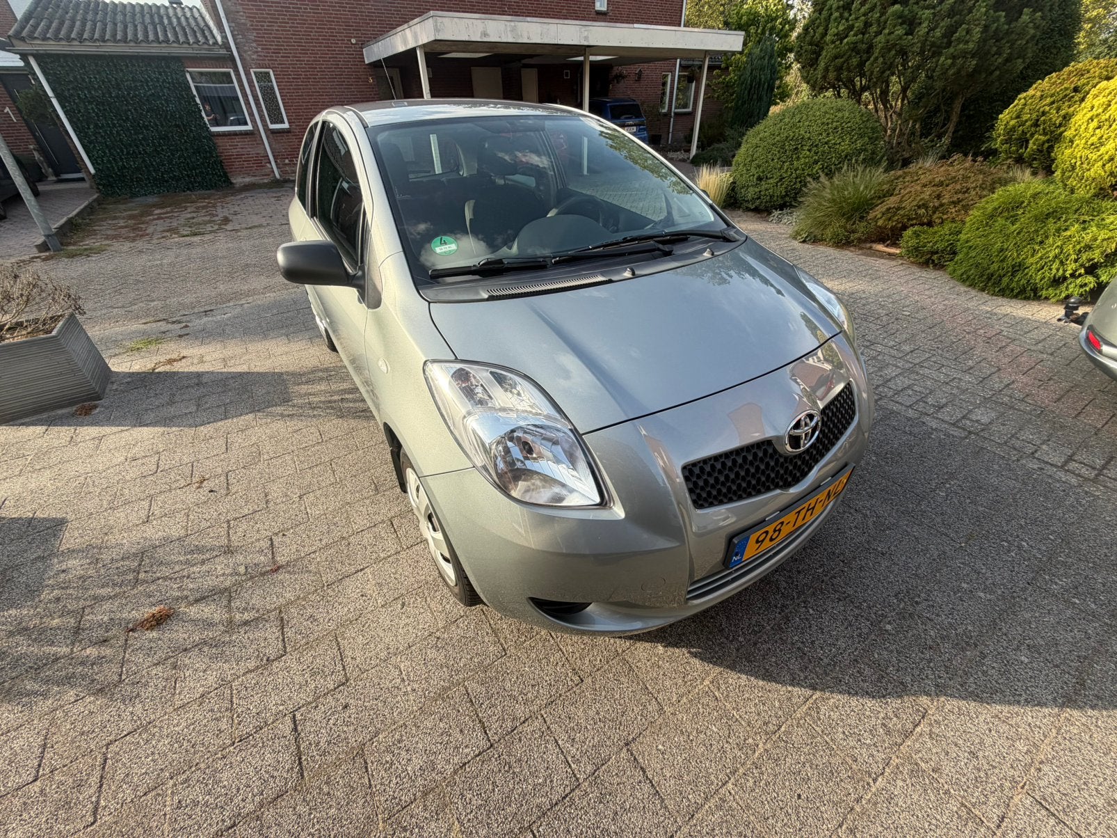Foto 3 van Toyota Yaris 1.0 12V Vvt-i 3DR Terra 2006 Grijs
