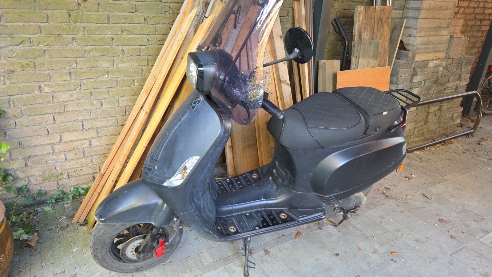 AGM scooter: Opknappertje of voor onderdelen, Ophalen, Gebruikt, Benzine, Overige merken
