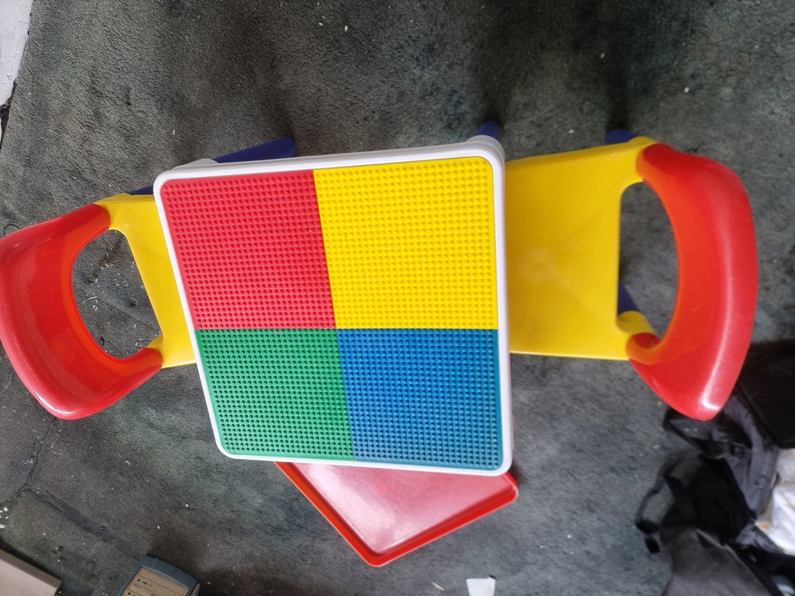 Kleurrijke bouwtafel met stoeltjes voor kinderen, Ophalen of Verzenden, Gebruikt, Overige merken